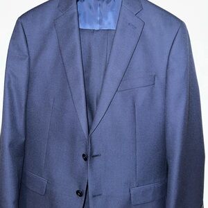 Van Heusen men’s suite Navy Blue size 40 R 
Worn 2 times only.